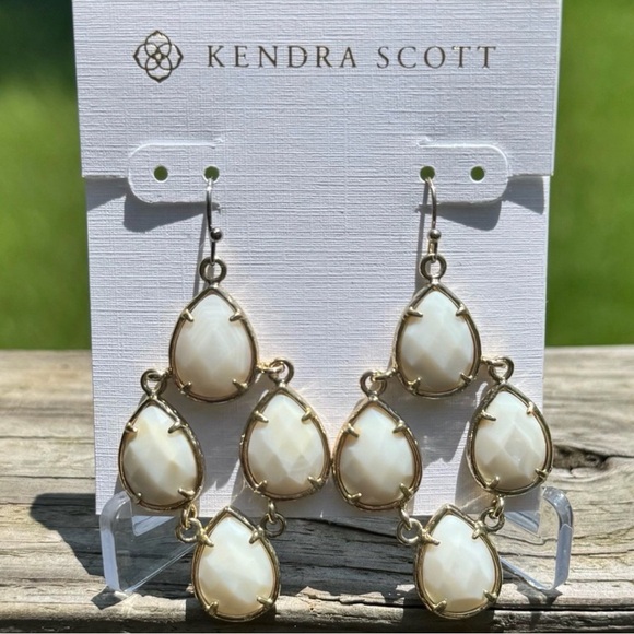 Kendra Scott Caroline Earrings Mother of Pearl Gold | Vintage KS Bridal Neutral - Picture 3 of 7